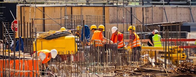 How a business line of credit helps your construction company meet payroll